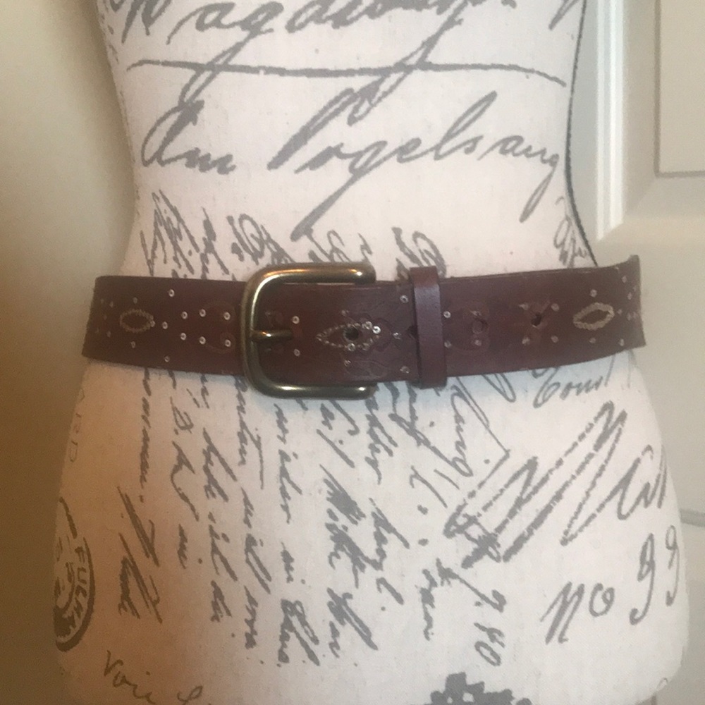 Genuine leather belt with sequin detail